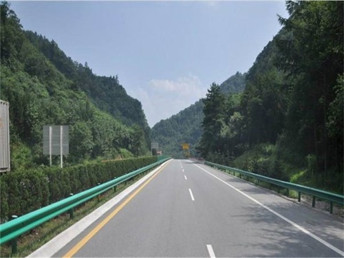 昆明高速公路京式护栏