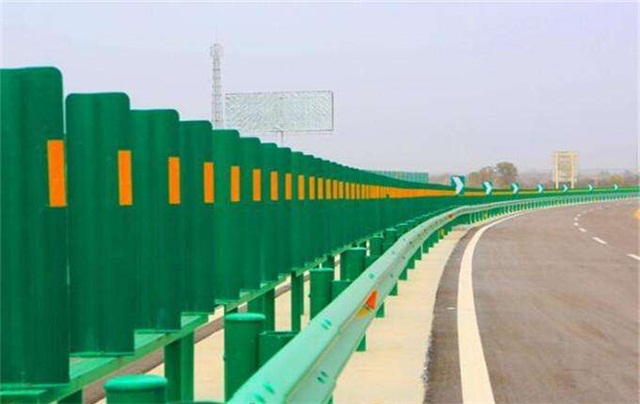 昆明高速公路孔型护栏板